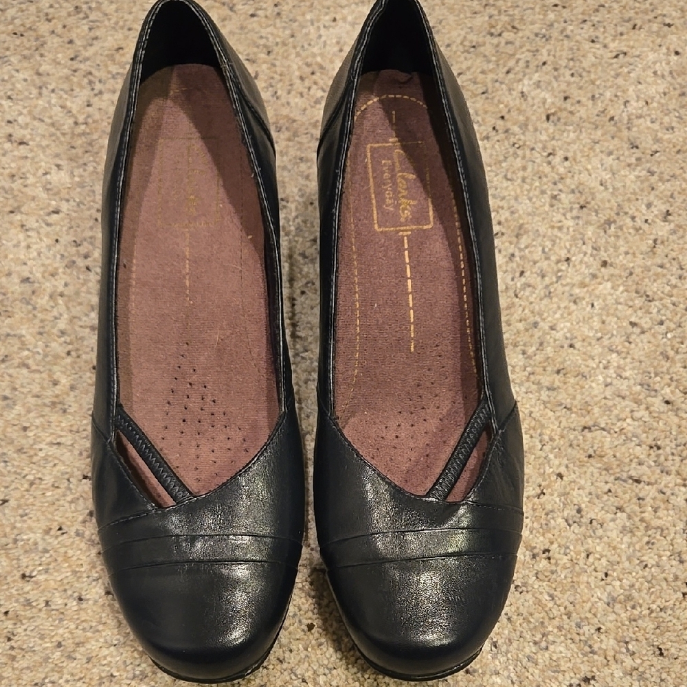 NWOT Clarks Women's Navy Blue Shoes